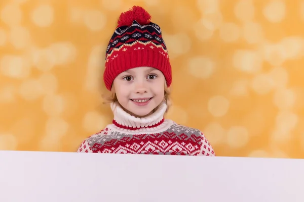 Weihnachtskind Kind Mädchen mit leeren Banner Copyspace — Stockfoto