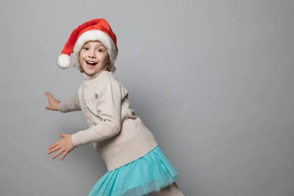 Smiling girl in the winter look on the grey — Stock Photo, Image