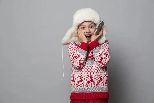 Smiling girl in the winter look on the grey — Stock Photo, Image