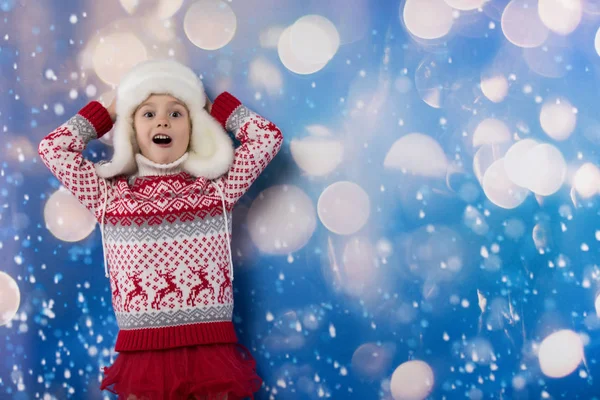 Menina no olhar de inverno. Conceito de Natal . — Fotografia de Stock