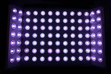 Siyah odada soyut Led Light duvarı