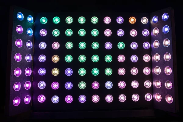 Astratto LED parete luminosa nella stanza nera — Foto Stock