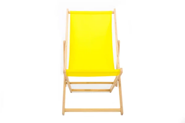 Жовтий дерев'яний розкладний стілець ізольований на білому — стокове фото