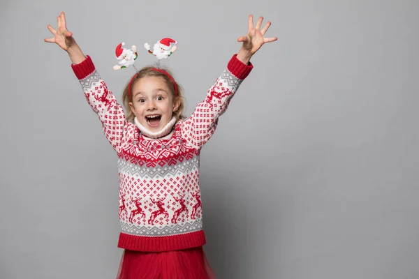 Little girl in winter look. Christmas concept. — Stock Photo, Image