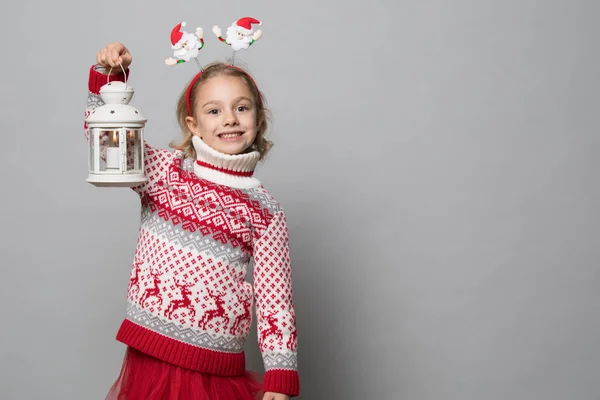 Menina no olhar de inverno. Conceito de Natal . — Fotografia de Stock