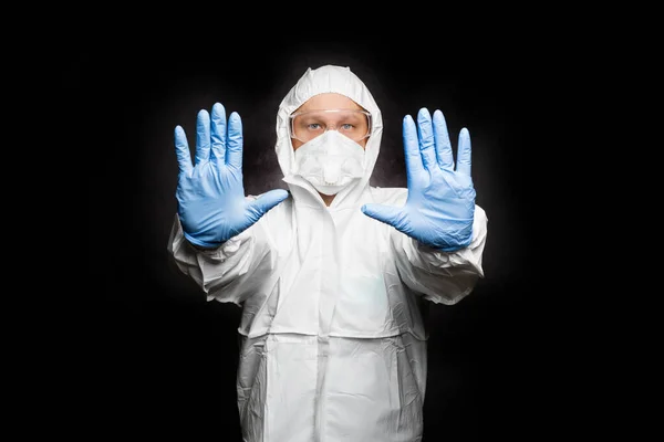 Conceito de infecção por vírus de segurança. Homem de fato de protecção — Fotografia de Stock