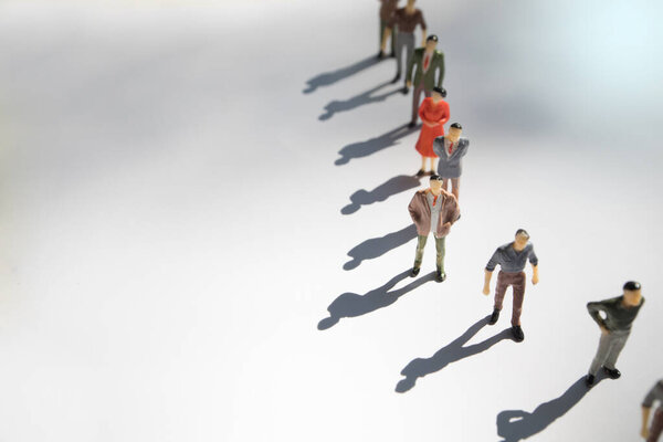 Игрушка, миниатюрные фигурки человека в костюмах
.