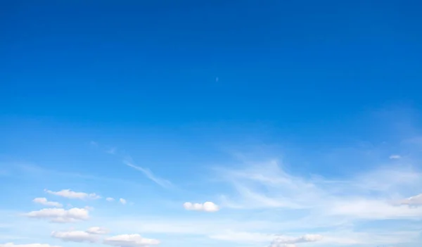 Cielo azul y nubes — Foto de Stock