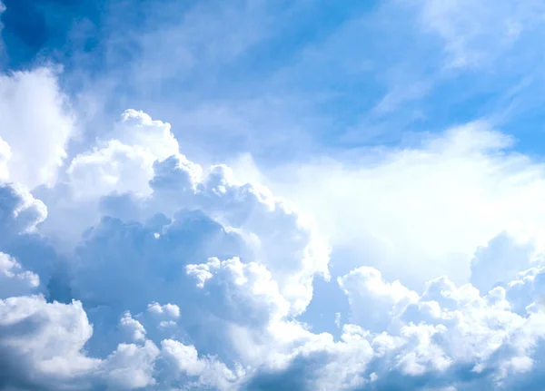 Céu azul bonito — Fotografia de Stock