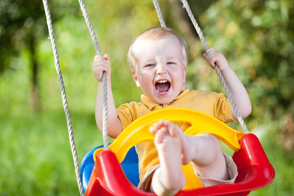 Menino a divertir-se — Fotografia de Stock