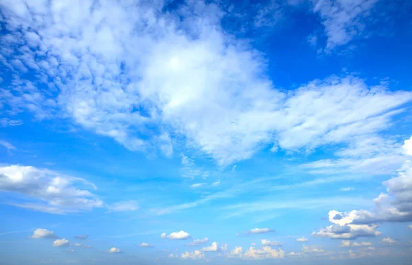 Céu azul bonito — Fotografia de Stock