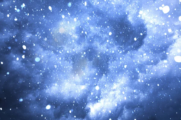 Winter sky and clouds with falling snow — Stock Photo, Image