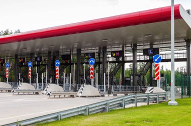 Paralı yol noktasında şarj. Rus otoyol numarası M11