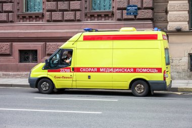 Acil Ambulans araba mavi çatı eşit yanıp sönen ışık