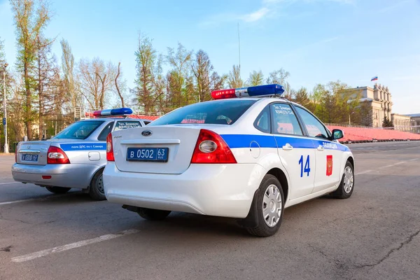 Rosyjski policyjne radiowozy z państwową inspekcję samochodową — Zdjęcie stockowe