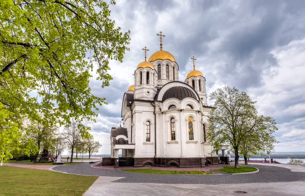 Russian orthodox church. Temple of the Martyr St. George in Sam — Stock Photo, Image