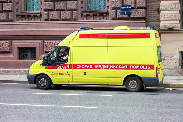 Emergency ambulance car with blue flashing light on the roof par — Stock Photo, Image