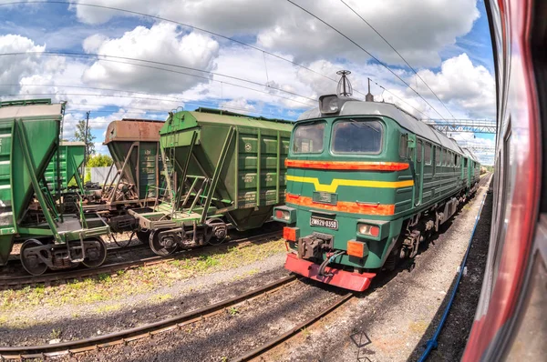 Freight train standing at a railway station in summer day — Stock Photo, Image