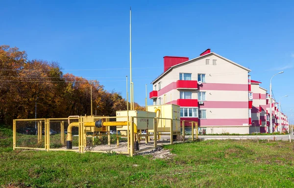 Gas regulatory and distribution point near the apartment house — Stock Photo, Image