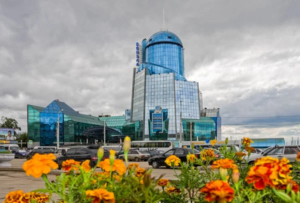 The modern building of the Samara Rail Terminal — Stock Photo, Image