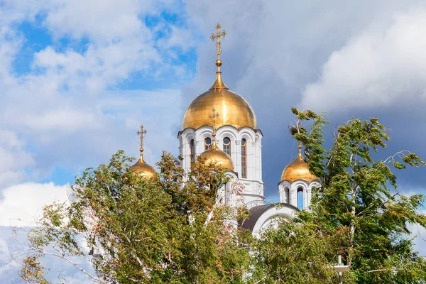Russian orthodox church. Temple of the Martyr St. George in Sama — Stock Photo, Image