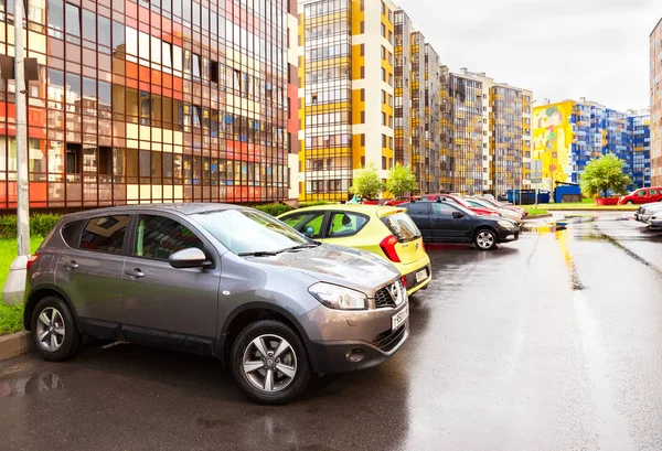 Nuevos edificios de apartamentos en el barrio Kudrovo, Petersburg — Foto de Stock