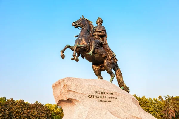 The equestrian monument of Russian emperor Peter the Great, know — Stock Photo, Image