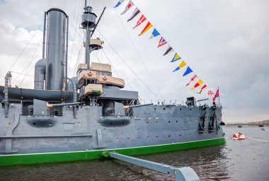 Efsanevi devrimci kruvazör Aurora etern yerde