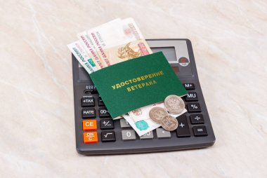 Rus Veteran sertifika hesap makinesi üzerinde yalan para ile 