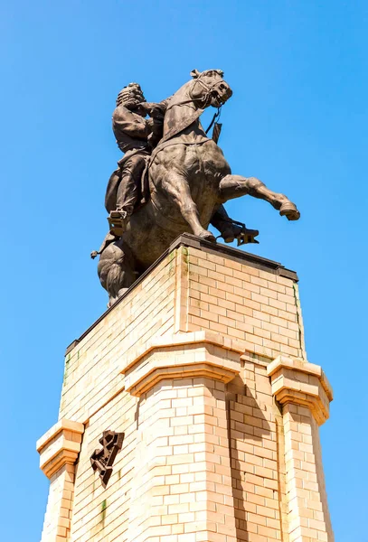 Jezdecká socha zakladatele Togliatti Vasilij Tatishchev — Stock fotografie