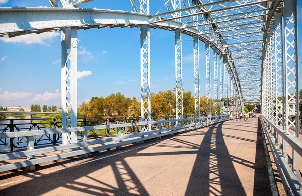Primer puente de arco de acero en Rusia sobre el río Msta —  Fotos de Stock