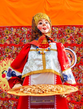 Maslenitsa sembolü halk Karnaval sırasında olarak büyük bez bebek