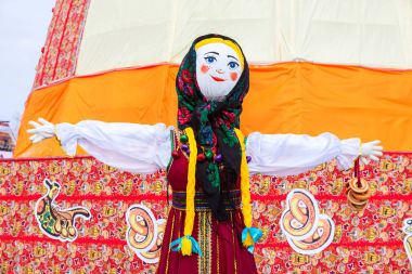 Maslenitsa sembolü halk Karnaval sırasında olarak büyük bez bebek
