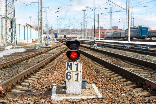 View of the railway track at the Samara railway station in sunny — Stock Photo, Image
