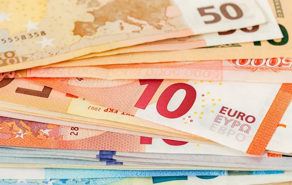 Billetes en euros diferentes se cierran como fondo —  Fotos de Stock