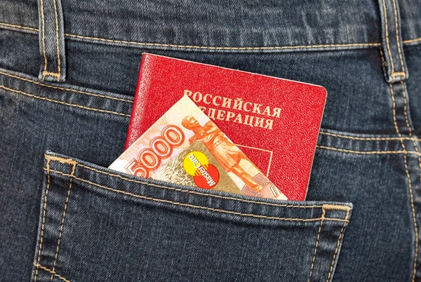 Russian passport, money and credit card MasterCard sticking out — Stock Photo, Image