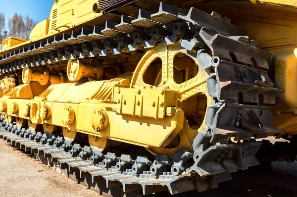 Ağır inşaat buldozer. Closeup eski caterpillar traktör — Stok fotoğraf