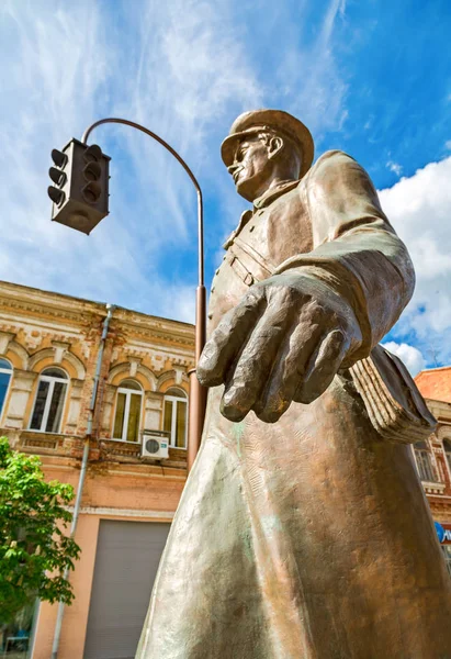 Monumento di bronzo "zio Stepa-miliziano" alla città pedonale — Foto Stock