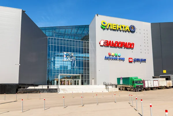 Nieuwe moderne grootste shopping center Gudok in Samara, Rusland — Stockfoto