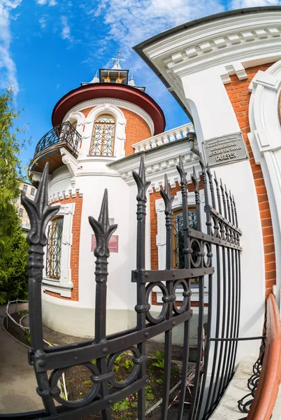 Klodt Mansion in zonnige dag in Samara, Rusland. Architecturale land — Stockfoto