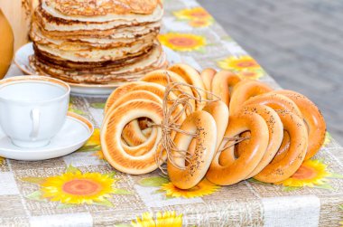 Maslenitsa ya da krep hafta sırasında geleneksel Rus yemekleri. 