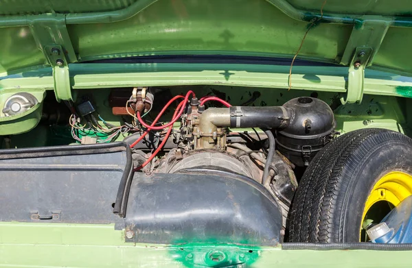 Under the hood of a retro soviet vehicle, engine of ZAZ 968M Zap — Stock Photo, Image