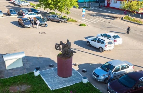 Monument naar de beroemde Russische zanger Victor Tsoi in Okoelovka, R — Stockfoto