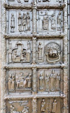 Ayrıntı eski Magdeburg Gates St. Sophia Cathe bronz