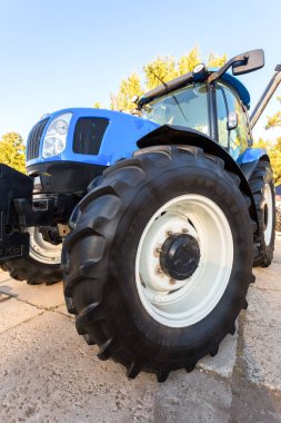 Modern tarım traktör New Holland yıllık sergiledi. 