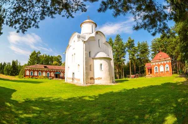 Capilla Peryn o Iglesia de la Natividad de la Theotokos en Peryn — Foto de Stock