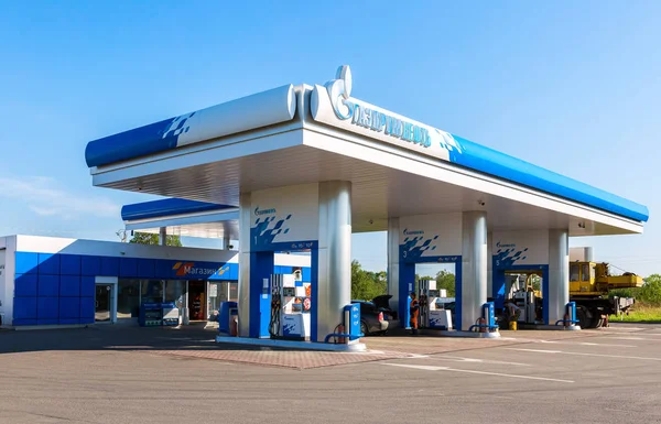 Gazpromneft gas station in summer day. Gazpromneft is a Russian — Stock Photo, Image