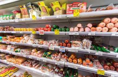 Farklı et ve sosis Pya süpermarkette Satılık hazır