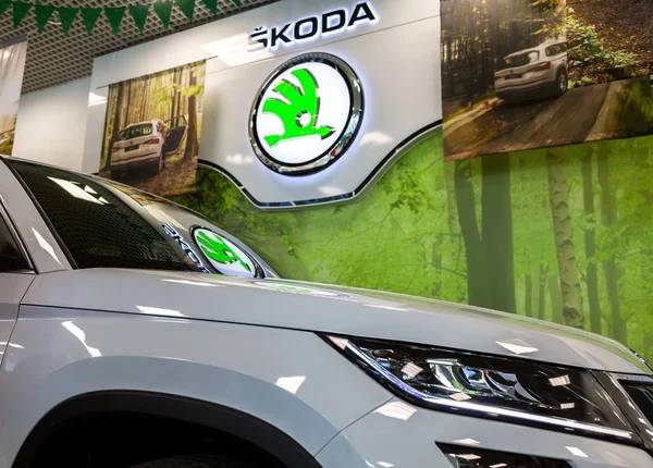 Återförsäljaravtalet tecknet av Skoda. Skoda Auto är en bil framställ — Stockfoto