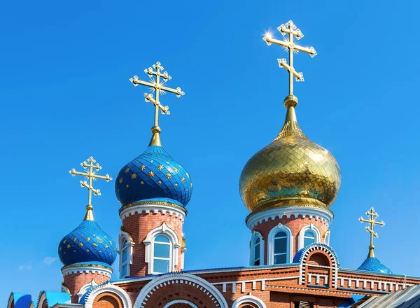 Rus Ortodoks Kilisesi kubbe mavi gökyüzü